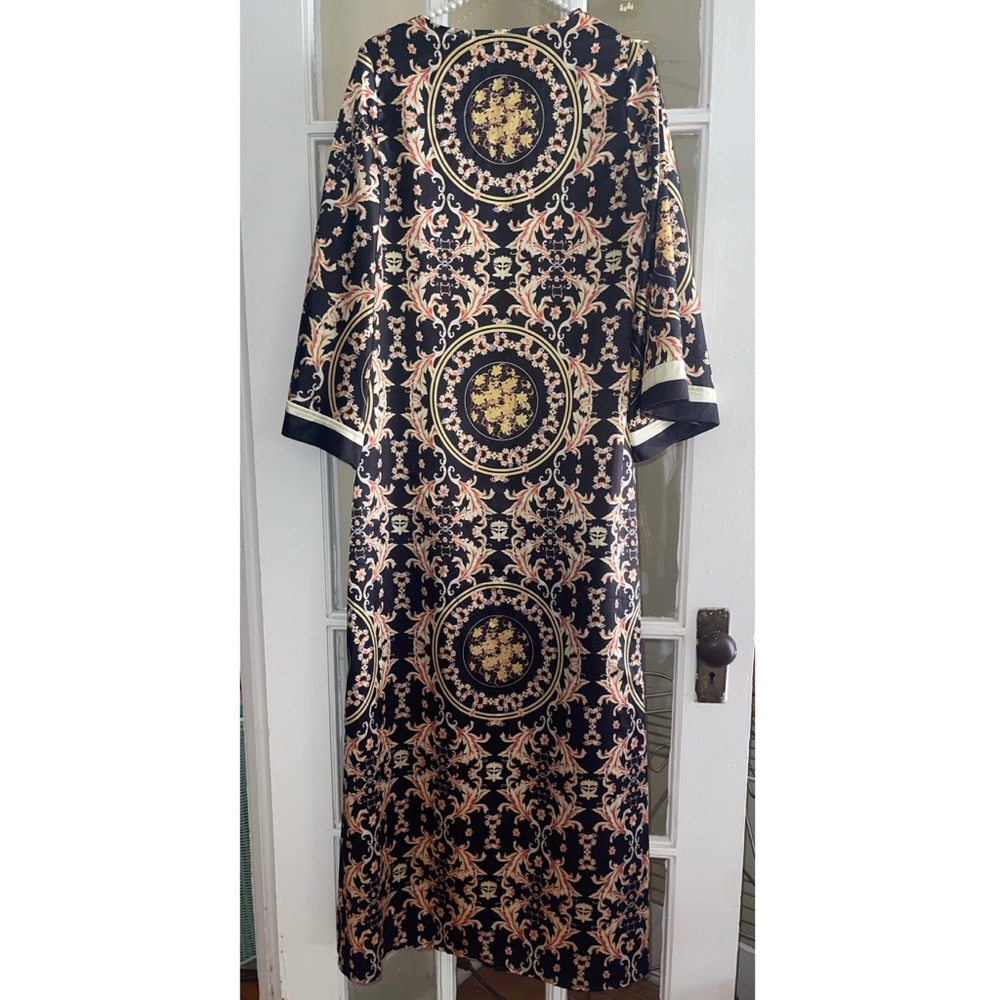Silky Robe - Picture 2 of 4